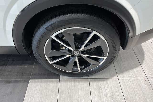 Nissan Qashqai 1.3 DiG-T MH 158 Tekna 5dr 4WD Xtronic