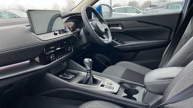 Nissan Qashqai 1.3 DiG-T MH N-Connecta [Glass Roof] 5dr