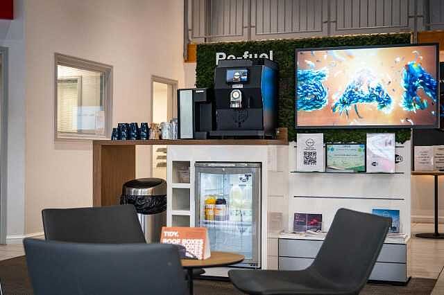 Nissan Qashqai 1.3 DiG-T MH N-Connecta [Glass Roof] 5dr