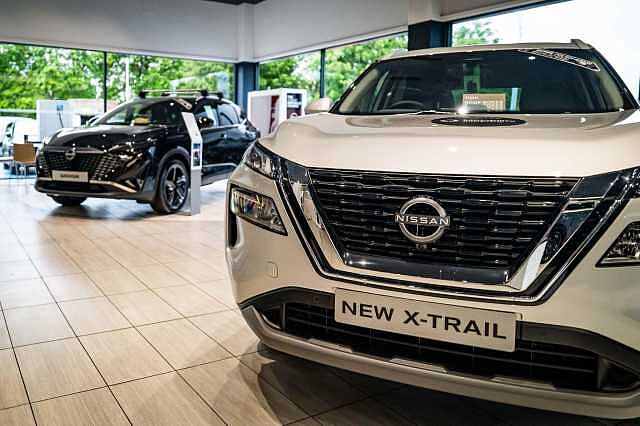 Nissan Qashqai 1.3 DiG-T MH N-Connecta [Glass Roof] 5dr