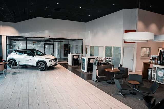 Nissan Qashqai 1.3 DiG-T MH N-Connecta [Glass Roof] 5dr