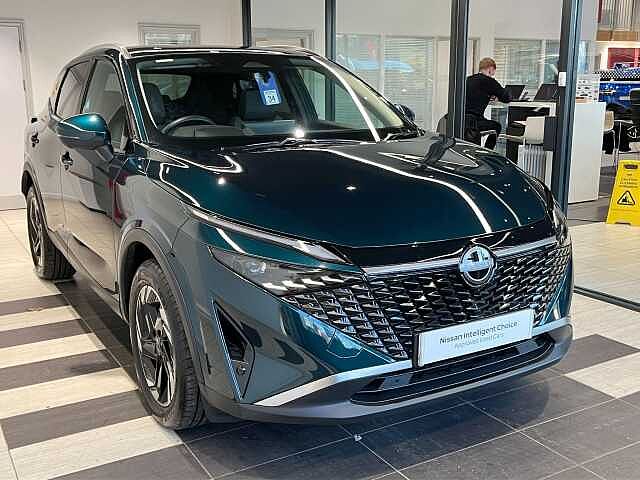 Nissan Qashqai 1.3 DiG-T MH N-Connecta [Glass Roof] 5dr