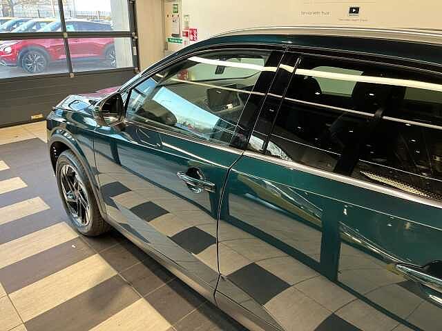 Nissan Qashqai 1.3 DiG-T MH N-Connecta [Glass Roof] 5dr