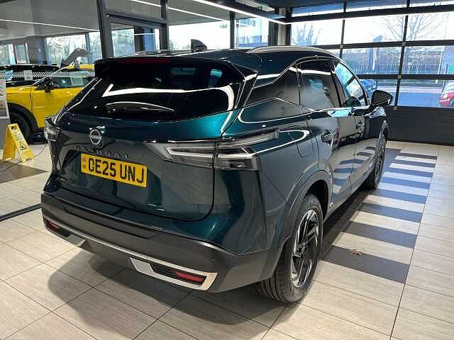 Nissan Qashqai 1.3 DiG-T MH N-Connecta [Glass Roof] 5dr