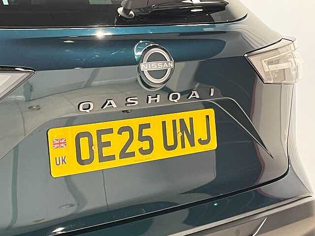 Nissan Qashqai 1.3 DiG-T MH N-Connecta [Glass Roof] 5dr