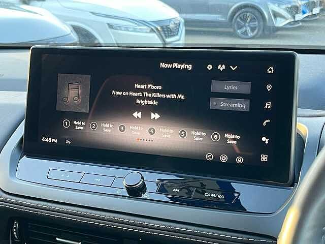 Nissan Qashqai 1.3 DiG-T MH N-Connecta [Glass Roof] 5dr