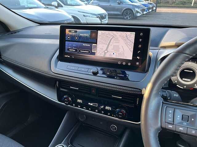 Nissan Qashqai 1.3 DiG-T MH N-Connecta [Glass Roof] 5dr