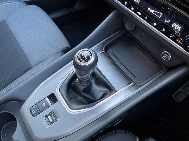 Nissan Qashqai 1.3 DiG-T MH N-Connecta [Glass Roof] 5dr