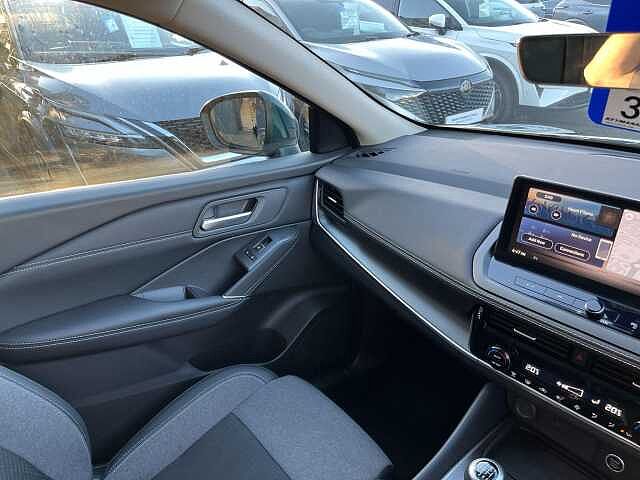 Nissan Qashqai 1.3 DiG-T MH N-Connecta [Glass Roof] 5dr