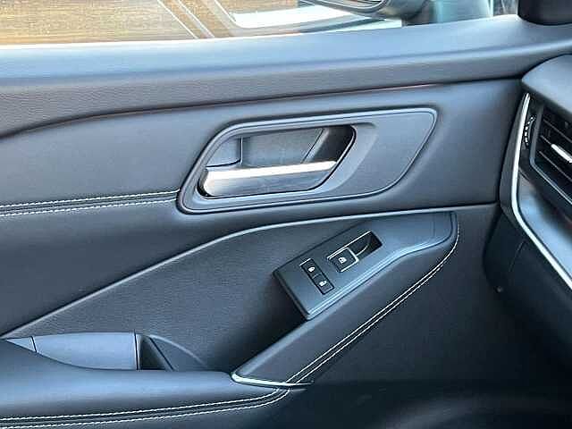 Nissan Qashqai 1.3 DiG-T MH N-Connecta [Glass Roof] 5dr