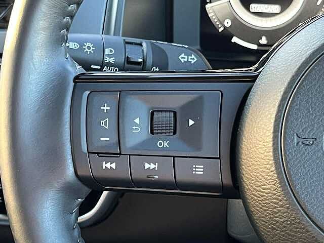 Nissan Qashqai 1.3 DiG-T MH N-Connecta [Glass Roof] 5dr