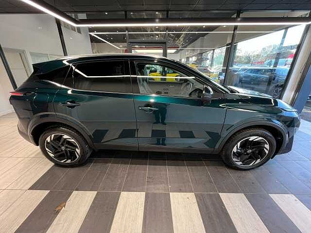 Nissan Qashqai 1.3 DiG-T MH N-Connecta [Glass Roof] 5dr