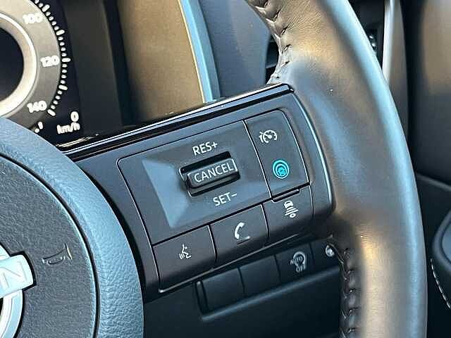 Nissan Qashqai 1.3 DiG-T MH N-Connecta [Glass Roof] 5dr