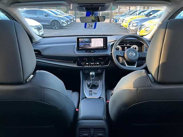 Nissan Qashqai 1.3 DiG-T MH N-Connecta [Glass Roof] 5dr