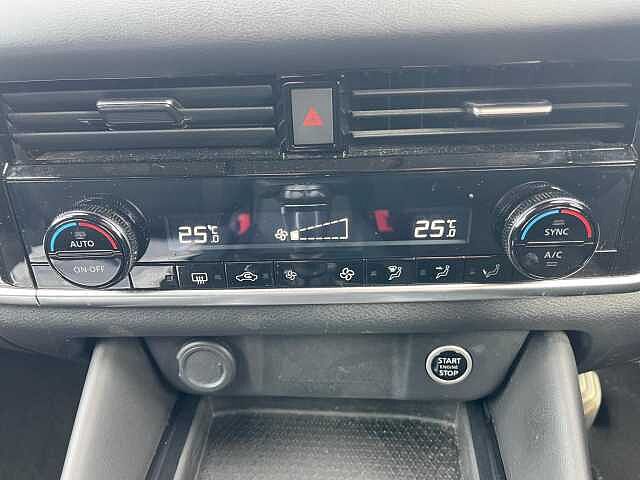 Nissan Qashqai 1.3 DiG-T MH N-Connecta 5dr